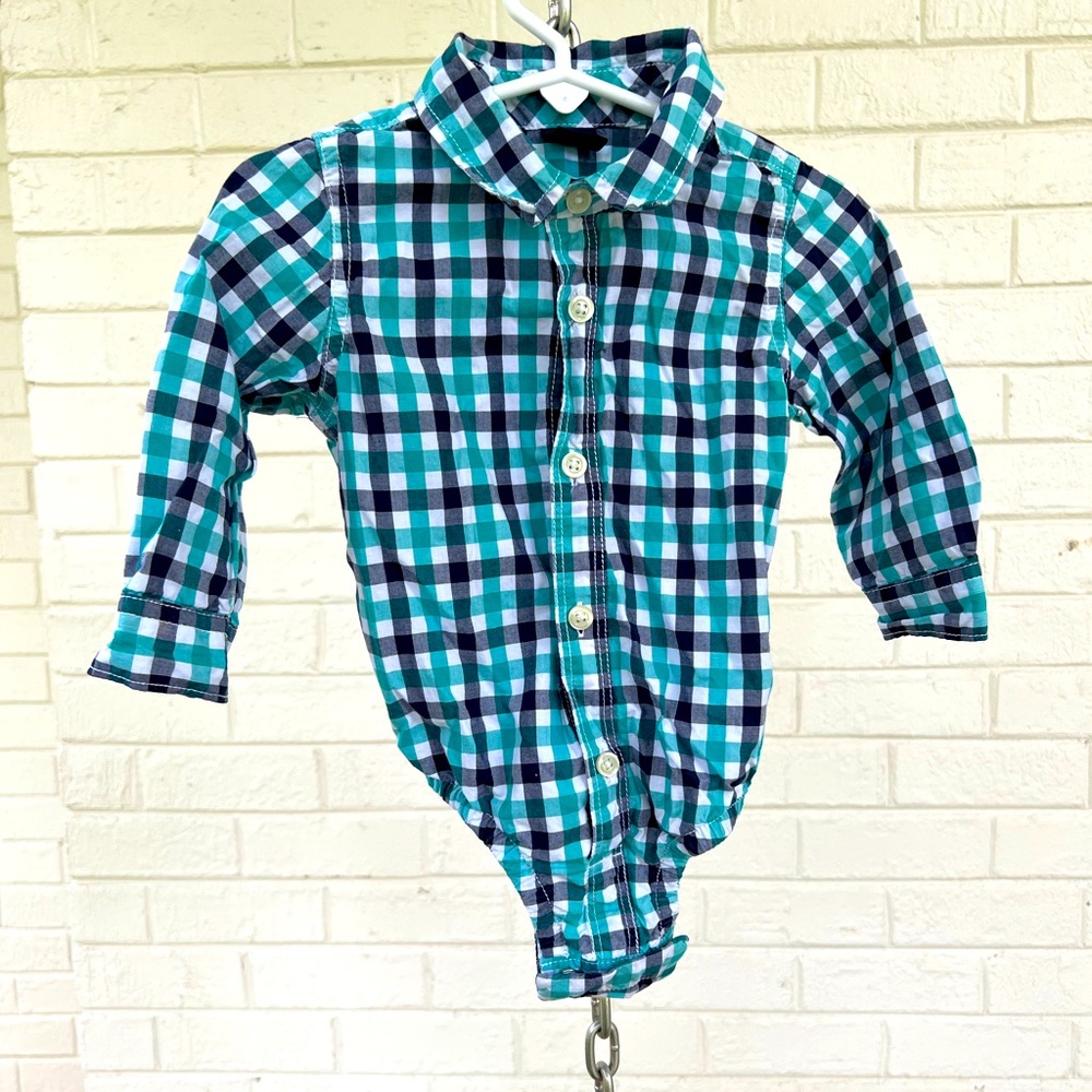 Baby Gap Boys long sleeve plaid button up collared shirt